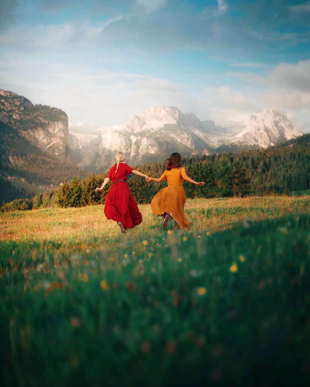 のインスタグラム：「{ The Shortest Day } • As soon as the Sun comes out, we go out even today, in the shortest day of the year, as if it were a Summer day like this flashback. #sonyalpha + adapted Canon 50mm 1.2」