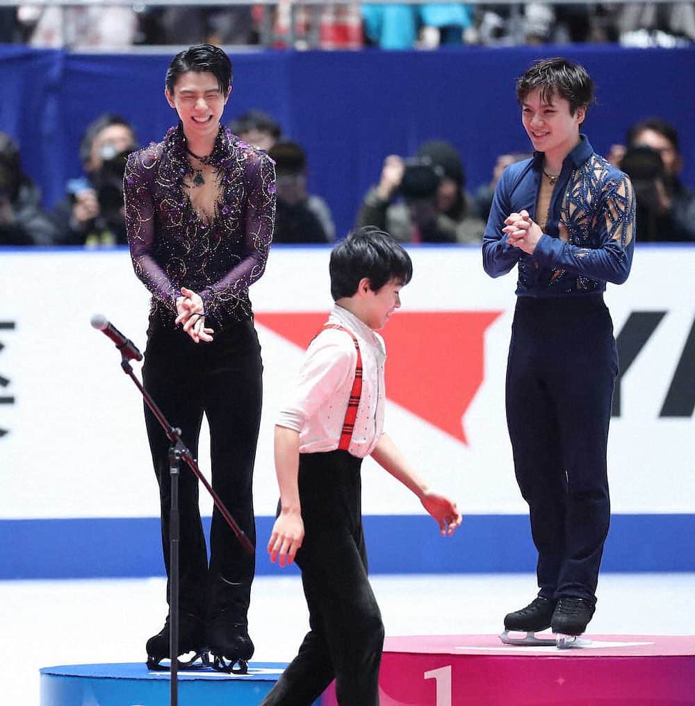 のインスタグラム：「息子の参観日のママみ #羽生結弦 #yuzuruhanyu #宇野昌磨 #shomauno @yuma_kagiyama15 #鍵山優真 #yumakagiyama #figureskating #figureskater」
