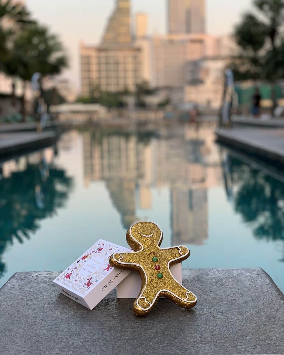 The Peninsula Hotelsさんのインスタグラム写真 - (The Peninsula HotelsInstagram)「We spotted The Gingerbread Man soaking in some sun at @thepeninsulabangkok. Be sure to be on the lookout for him at all of our hotels this Festive season. #pentreestories⁣ ⁣⁣ ⁣⁣⁣⁣⁣ ⁣⁣⁣⁣⁣ ⁣⁣⁣⁣⁣ ⁣⁣⁣⁣⁣ ⁣⁣⁣⁣⁣ ⁣⁣⁣⁣⁣ ⁣⁣⁣⁣⁣ ⁣⁣⁣⁣⁣ ⁣⁣⁣⁣⁣ #peninsulahotels #luxuryhotelexperience #luxuryexperience #hotellifestyle #fivestarservice #fivestarhotels #fivestarhotel #peninsulastay #peninsulahotelroom #beautifulhotelrooms #beautifulsuites #festive #christmas #holidays」12月22日 23時55分 - peninsulahotels