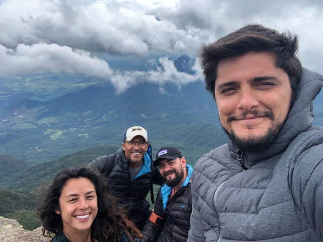 Bruno Gissoniさんのインスタグラム写真 - (Bruno GissoniInstagram)「🇧🇷 Hoje subimos o parque nacional de Itatiaia. Lugar lindo e verde, cheio de cachoeiras e vistas deslumbrantes. Agora um belo almoço mineiro espera por nós .」12月23日 0時06分 - brunogissoni