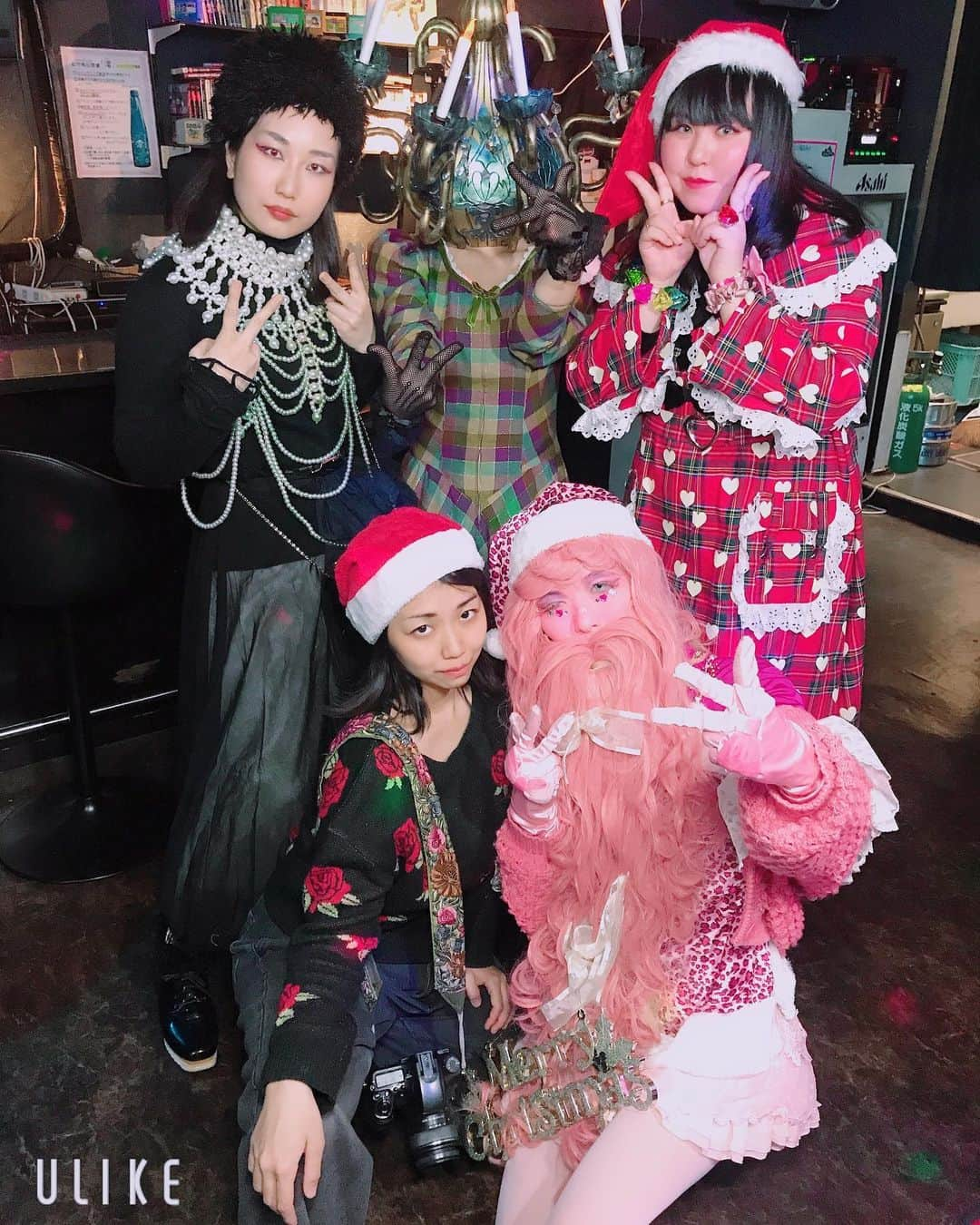 millnaさんのインスタグラム写真 - (millnaInstagram)「今日は #カワイイカルト 10 PINK PINK XMASでした楽しかったね💗💗💗💗💗また会える日まで元気で ℬigℒove . .  今日、東京の気圧レベル"超警戒"だったみたいですね…私も具合悪すぎて座ってお話なタイミングもあり誠にGOMEN😭体調崩されて来られなかった方もお大事になさってくださいね😷💦 . . . . #millnaPINKPINKrose #白塗り#shironuri#の#pink#のやつ #pinkhair#pinkdress#pinkface#pinkskin#pink#pink#pink #クリスマス #クリスマスパーティー #クリスマスコーデ #christmas #christmastime #christmasdecor #christmasparty #christmasshopping #christmasmakeup #christmasfashion  #harajuku#harajukufashion #harajuku #harajukugirl #jfashion #japanesefashion#kawaii fashion#colorfulfashion」12月22日 23時59分 - mi_te_yo