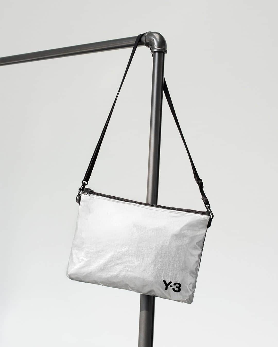 ワイスリーのインスタグラム：「Y-3 Sacoche. Y-3 Spring/Summer 2020. --- #adidas #Y3 #YohjiYamamoto  Discover the collection at Y-3.com」