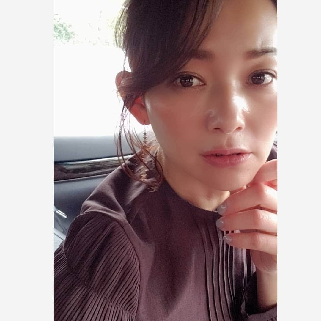 佐藤純さんのインスタグラム写真 - (佐藤純Instagram)「今日も早朝から撮影📷  メイクは、ノービューラーにノーマスカラ。  とっても新鮮✨  @story_love40  撮影後は、急いで帰宅🚙💨 午後から、娘のバレエ発表会でした😊  私のほうが緊張したわ〰️💦 #STORY  #雑誌STORY  #撮影 #SHOOTING  #ママ #ママモデル #モデル #mama #mamamodel #model」12月23日 0時01分 - junsatoidea