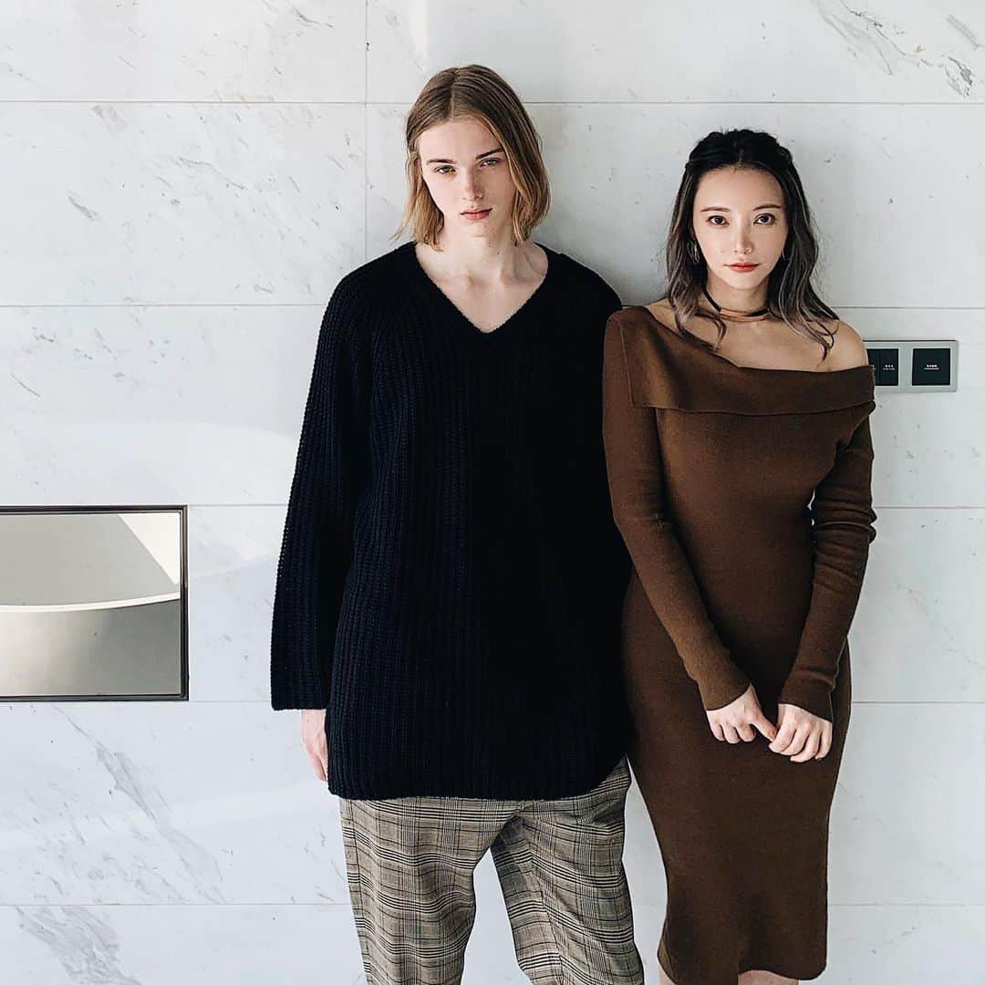 クリスティン・ウェイのインスタグラム：「Valmuer outfits for women and men. ヴェルムーアのユニセックスラインがまもなく始めます。 #valmuer  #ootd #fashionista #valmuer #gardenbyvalmuer #christinewei #クリスティンウェイ ⠀#unisex #ヴェルムーア」