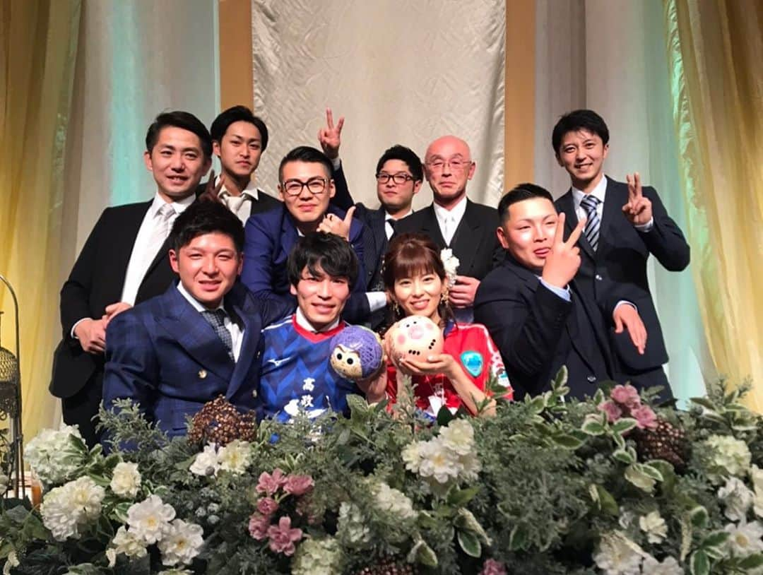 橋本光晟さんのインスタグラム写真 - (橋本光晟Instagram)「12.21 結婚式を挙げました。  お酒を沢山飲ませて頂きありがとうございます。  普段飲まないのでとてつもないダメージでした。 （お色直しの時1人で着替えられなかったのはここだけの秘密です。） 国士舘大学の同期の余興は、これぞ国士クオリティーっていうほどの素晴らしいものでした。  沢山の方々に多くの言葉をかけて頂きとても心が温かくなりました。  四次会まで沢山の方々と楽しい時間を過ごすことができてとてもいい思い出になりました。  またみんなと飲みたいです。  来年の12月21日に集合しましょう。  では、今日はこの辺で！！ また後日しっかりしたの載せます！！笑  #結婚式 #メトロポリタン仙台」12月23日 0時42分 - _kosei24