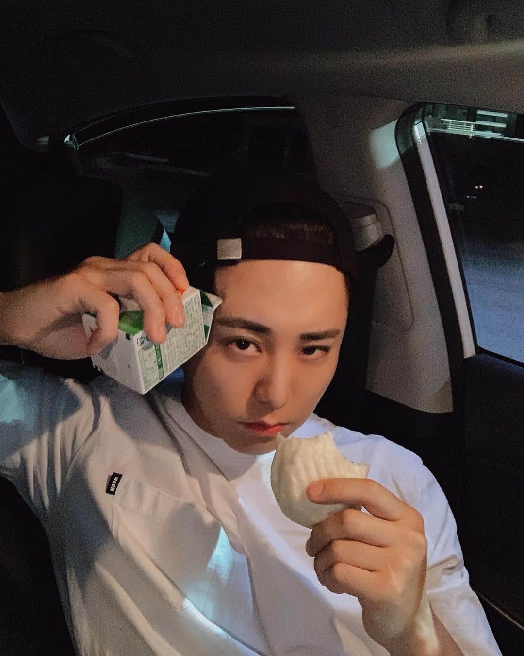 パクジホさんのインスタグラム写真 - (パクジホInstagram)「순호랑 찐빵 타임 🥰」12月23日 0時43分 - jihogram