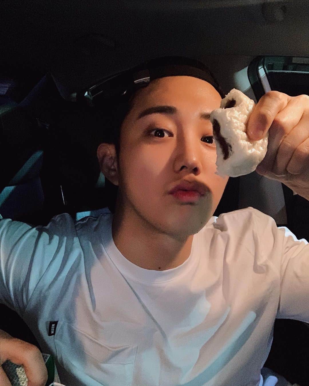 パクジホさんのインスタグラム写真 - (パクジホInstagram)「순호랑 찐빵 타임 🥰」12月23日 0時43分 - jihogram