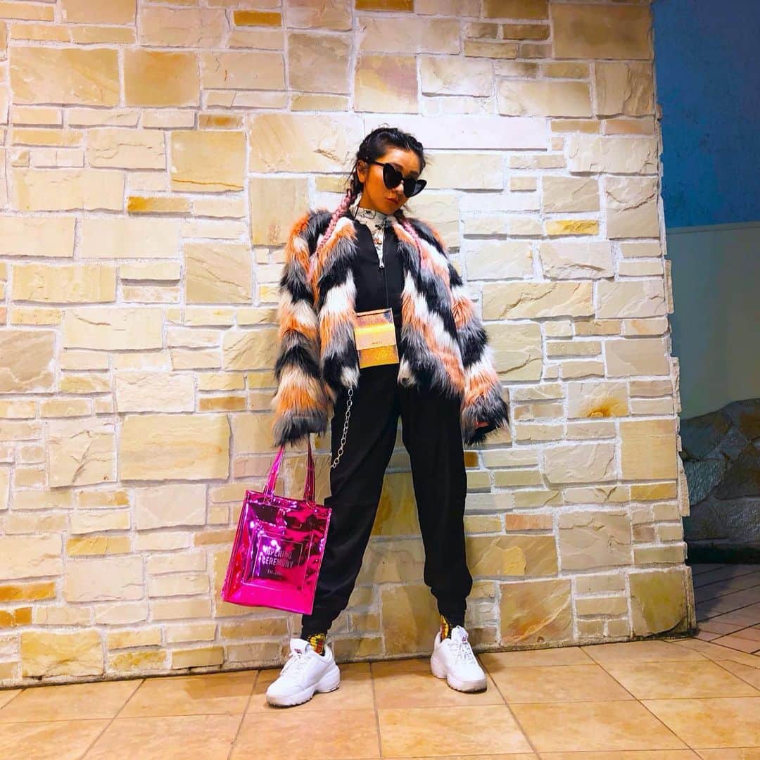 miniのインスタグラム：「❄️💓💜💎 Sunglasses,fur coat, Bottom @minilbreak Socks @kobinai_official  New Wallet @kenzo  New Bag @openingceremony @openingceremony.jp  Shoes @fila_japan_official  #ootd #furcoat #minilbreak #openingceremony #fila #kenzo #kobinai #みに服」