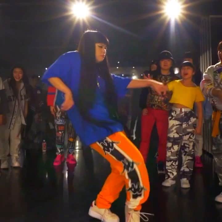のインスタグラム：「VIBEZ🇯🇵⛩🔥 @dababy Dance Artist👸🏻🇯🇵@honokamoriyama_official  LAST CLASS OF 2019🔥 ラストはグルーブだけでも見せれちゃうよ！講座！ 振り付けを覚えただけではだせないニュアンス🌋 2020年‼️更にレベルアップ‼️ いろんないい子を見つけたいので、 どんどん挑戦しにきてね‼️‼️✨✨✨ チャンスの場に足を踏み入れるかはあなた次第🔥🔥🔥 見た目も中身もかっこいい人になろう！ ほのかスタイルを学びたい子もみんなおいで👸🏻🇯🇵🔥 来年もリアルで刺激のある場所にしましょう！ #VIBEZ #DaBaby #BOP #HonokaMoriyama #Tokyo #Japan #dancest #vibezchallenge #bopchallenge」