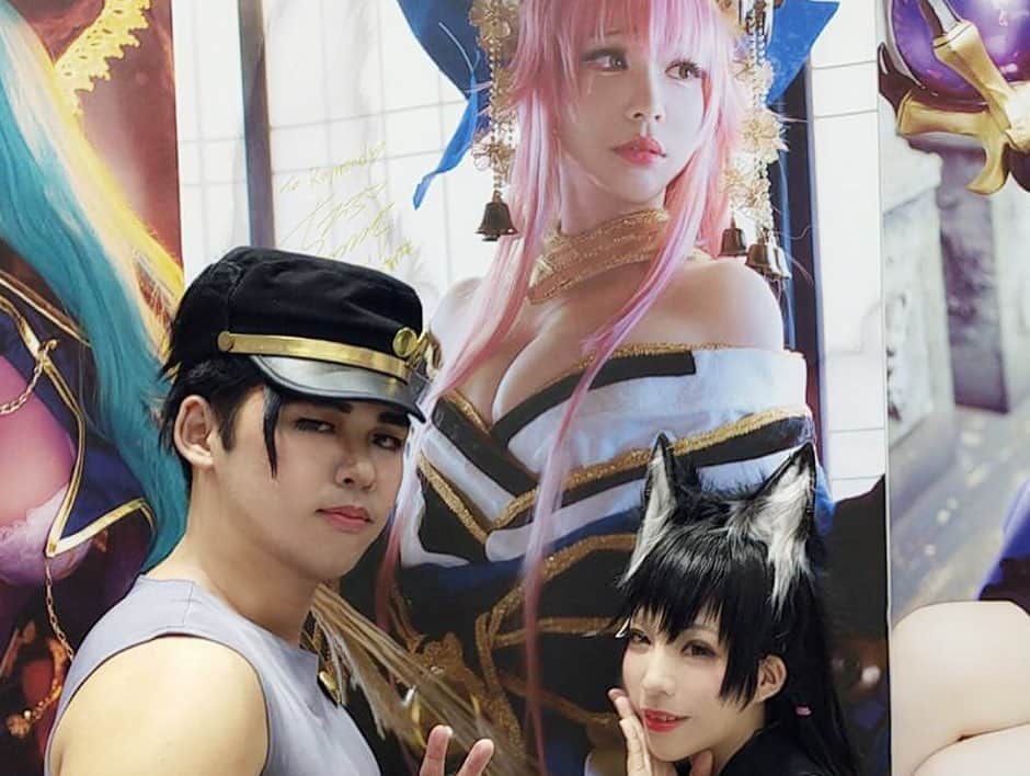 千尋さんのインスタグラム写真 - (千尋Instagram)「兩天活動辛苦啦🥰🥰🥰 很高興大家來找千尋玩 希望這次都有好好的交流到/// 禮物看起來不多⋯⋯欸 但沒想到會收到的千尋很開心 謝謝大家😭😭😭😭 下一次就是明年了⋯⋯一年好久呀😷 希望一年後大家還記得我XDDD  SEE YOU NEXT TIME! 謝謝把千尋掛軸帶回家的承太郎😋😋😋😋 Thank you guys coming to the event these two days !!! Very appreciate you guys coming to see CHIHIRO . Hope everyone talked to me and have a good time 😀 And CHIHIRO is really happy and surprised to receive some gifts from you guys !!! Next time to come here will be the next year... It will take a while to wait though. Wish you guys still remember CHIHIRO till then.  Special thanks to Jotaro for buying my big poster home!!!」12月23日 1時11分 - chihiro_chang