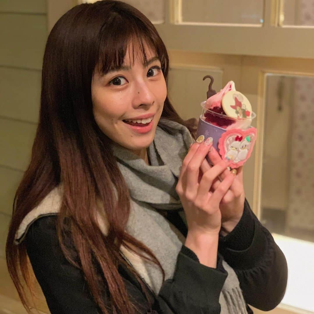 桜花りなさんのインスタグラム写真 - (桜花りなInstagram)「冬でもアイス🍨✌︎ #でぃずにー #ディズニーランド」12月23日 1時25分 - xxyuricornxx