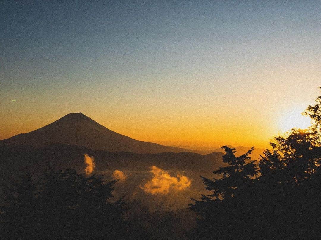 立花サキさんのインスタグラム写真 - (立花サキInstagram)「おはようございます(^^)﻿ ﻿ 今日も良き日になりますように…﻿ ﻿ ﻿ フィルムカメラ風での加工﻿🎞 ﻿ #japan﻿ #fuji﻿ #film﻿ #camera﻿」12月23日 6時51分 - tachibanasakichaso