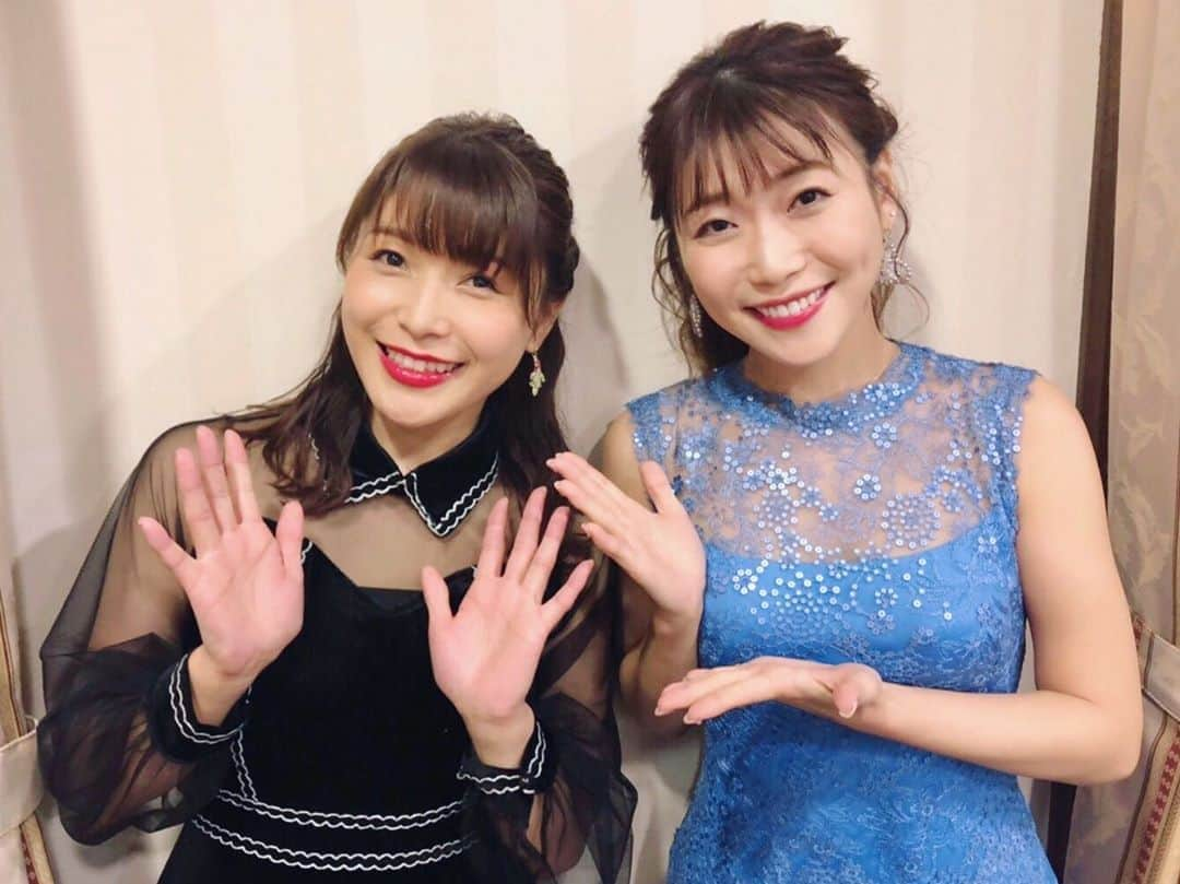 新田恵海さんのインスタグラム写真 - (新田恵海Instagram)「なかよし郁ちゃんに、EmiRing◎のみんなを紹介できてうれしい☺️ ミュージカル『Wicked』から「For Good」を、郁ちゃんグリンダ＆エルファバつんでデュエットさせていただきました🧙‍♀️ 大好きなミュージカルの曲を、大好きな郁ちゃんの歌声と一緒に奏でられる幸せ...💗 ミュージカル女優として、憧れの世界で活躍する郁ちゃん✨ 私のお友だちをみんなに自慢できてよかったです！  また遊びにきてね💕 そしてぜったい、また一緒に歌おうね♬  EmiRing◎カラーのドレス(偶然だけど)、とっても素敵だったよ😍  #つんいく #青山郁代 ちゃん #ER忘年会 #EmiRing◎」12月23日 1時42分 - tnstagram1210