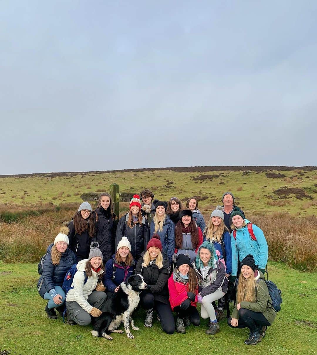 Zanna Van Dijkさんのインスタグラム写真 - (Zanna Van DijkInstagram)「Yorkshire, it’s good to be home 🥰❤️ I spent my first day back up north with a lovely bunch of humans - you guys! We did a charity hike through the Yorkshire Moors with my parents and it was dreamy. Good company, good views and good vibes. Not to mention a banging picnic 🙌🏼 Plus we raised over £300 for @seashepherduk and @rainforestalliance 🥳 Where shall I do the next hike!? 🇬🇧❤️ #yorkshirehike #yorkshirelife #northyorkshire #yorkshiremoors #getoutdoors #girlswhohike #hikelife #outdoorliving #holeofhorcum #thegoodlife #hikersofinstagram #hikingadventures」12月23日 1時51分 - zannavandijk