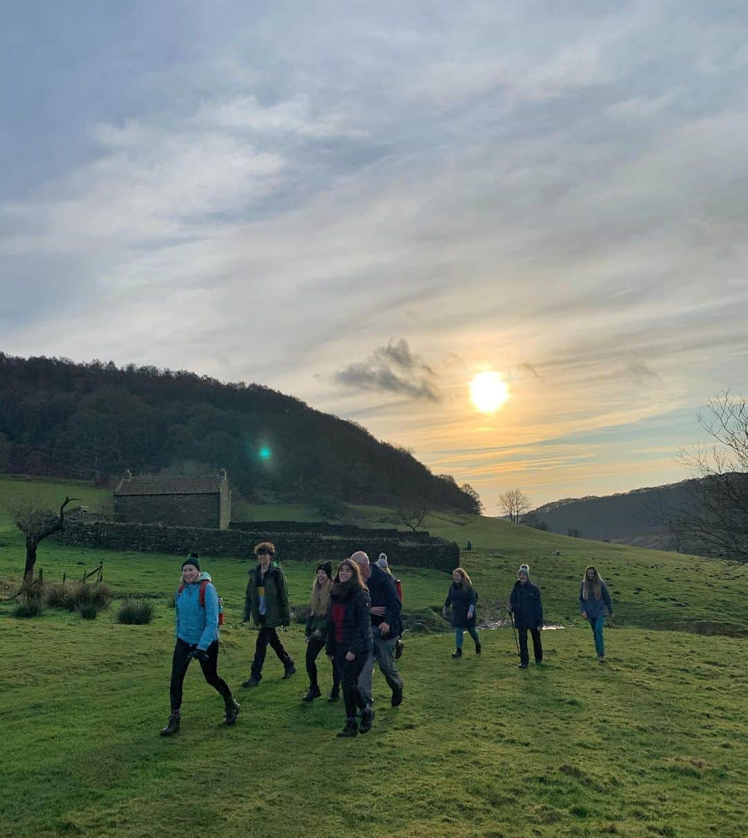 Zanna Van Dijkさんのインスタグラム写真 - (Zanna Van DijkInstagram)「Yorkshire, it’s good to be home 🥰❤️ I spent my first day back up north with a lovely bunch of humans - you guys! We did a charity hike through the Yorkshire Moors with my parents and it was dreamy. Good company, good views and good vibes. Not to mention a banging picnic 🙌🏼 Plus we raised over £300 for @seashepherduk and @rainforestalliance 🥳 Where shall I do the next hike!? 🇬🇧❤️ #yorkshirehike #yorkshirelife #northyorkshire #yorkshiremoors #getoutdoors #girlswhohike #hikelife #outdoorliving #holeofhorcum #thegoodlife #hikersofinstagram #hikingadventures」12月23日 1時51分 - zannavandijk