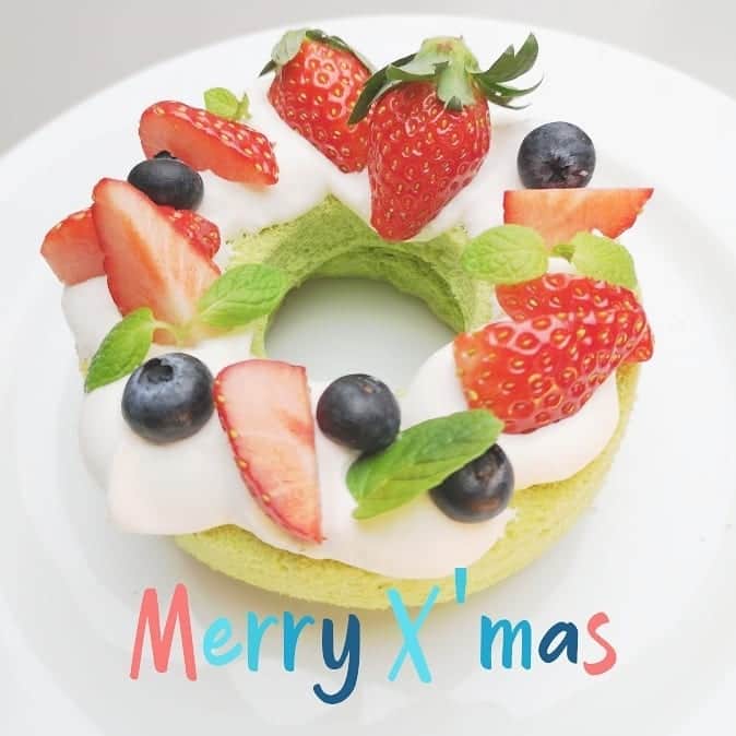 三島葉子のインスタグラム：「【TokyoWorks】クリスマスリースケーキレッスン🎄小学生でも１時間でここまで完成！みんな上手に作れたね🙆もうすぐクリスマス。  #クリスマスリースケーキ  #どんどん高度になる私のレッスン #大人レベル #三島葉子」