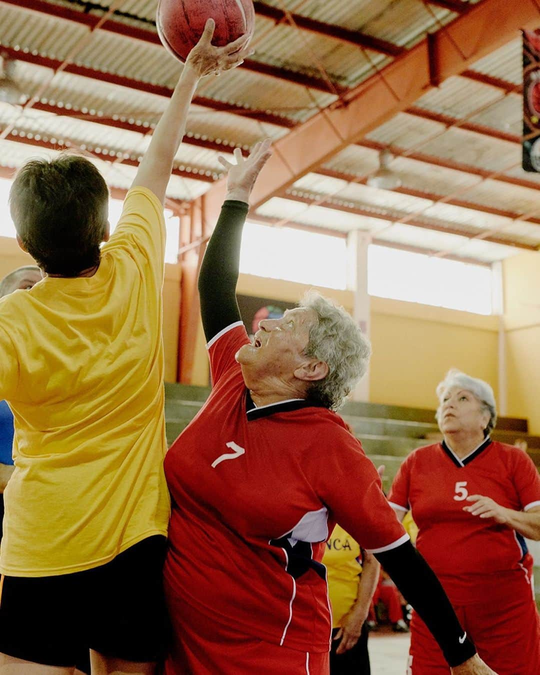 Nike Basketballさんのインスタグラム写真 - (Nike BasketballInstagram)「Team Carta Blanca, Est. 1952 ⠀ Carta Blanca is a team of women from Orizaba, Mexico who have shown their dedication to the basketball court for nearly seven decades. ⠀ “First we went to the state games and then to the national games. In 1959, we went around the country of Mexico to play and then went to El Paso, TX to play against the Americans. We beat them because we moved fast,” says Adela Ochoa Garcia, who has been on the team for 67 years. ⠀ For these amazing women, family is the teammate who reaches out a hand when legs give out on the court or who delivers a competitive shove in the paint because they know—even at 70-plus—they can handle it. ⠀ Watch “In Good Company: Hoops Abuelas” on @nikewomen’s IGTV. Director: @changeme2012 Photos: @asdavidelliott #nike」12月23日 2時06分 - nikebasketball