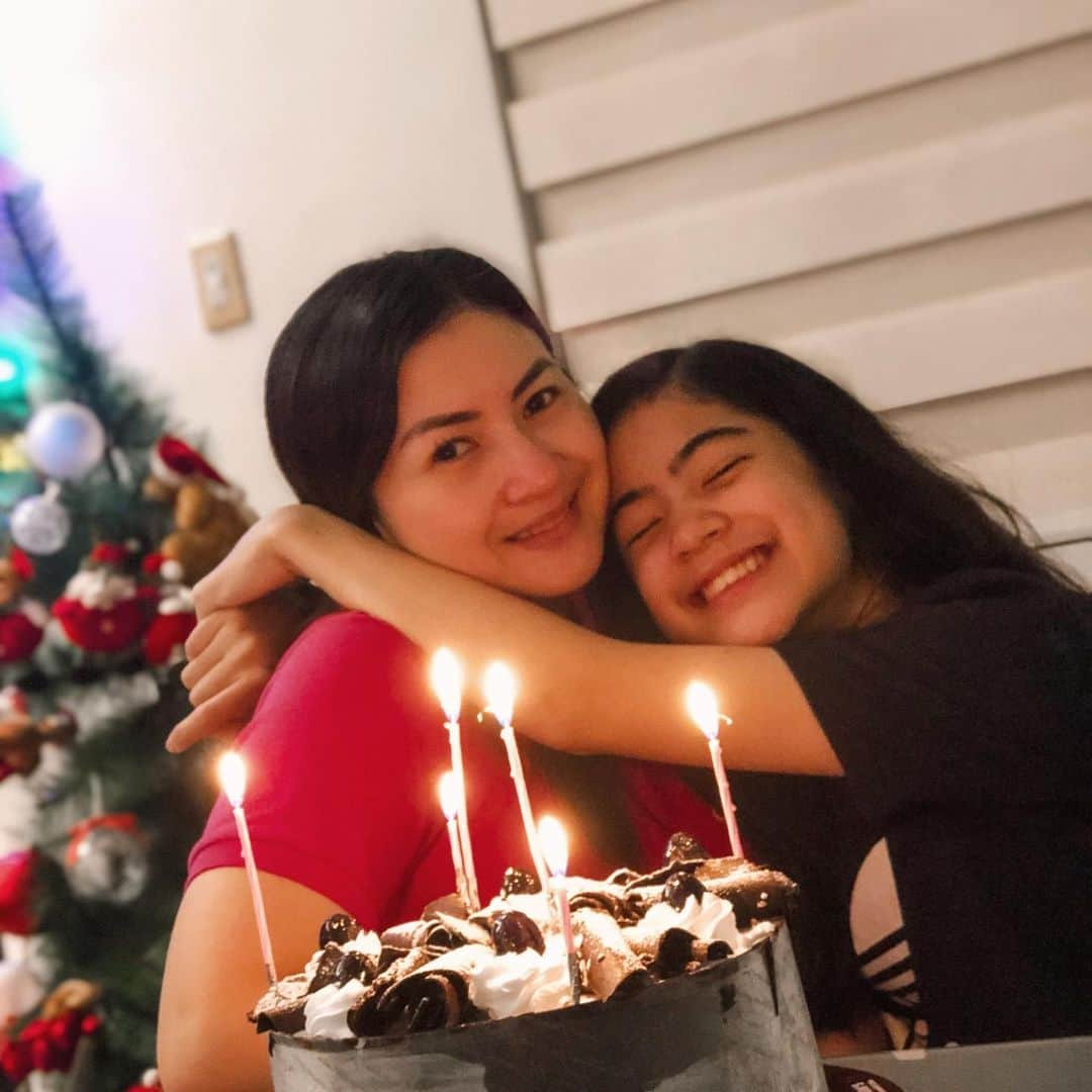 Niana Guerreroさんのインスタグラム写真 - (Niana GuerreroInstagram)「happy birthday to my bestfriend forever 🥰 i love you mom ✨❤️」12月23日 2時07分 - nianaguerrero