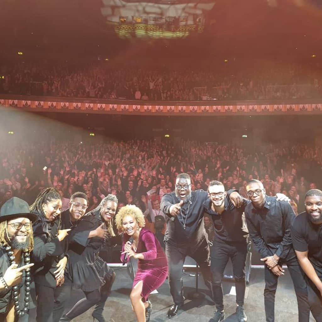 Emeli Sandéさんのインスタグラム写真 - (Emeli SandéInstagram)「The Real Life tour was nothing short of magnificent. The vibe was righteous! Every night I had the honour of sharing the stage with the world’s greatest, most humble and gifted musicians. I was also lucky enough to work with and be supported by the most talented, kind, efficient and hard working crew in the game! Thank you to everyone involved in such an unforgettable experience. Thank you for every ounce of passion, belief and energy you committed to this tour . It’s rare to experience that level of synergy and to be a part of a team enriched with genuine respect and kindness for one another. To everyone who came out to connect - Thank you endlessly! I felt the love deep in my soul, your kind of love is undeniably supreme!! Thank you for your loyalty, patience and respect. I loved sharing my new stories with you so much. I felt renewed with love and enthusiasm each night. What a way to end the decade! The memories can’t fade. REAL LIFE 2019. 📷 @emilyhardy95x」12月23日 2時14分 - emelisande