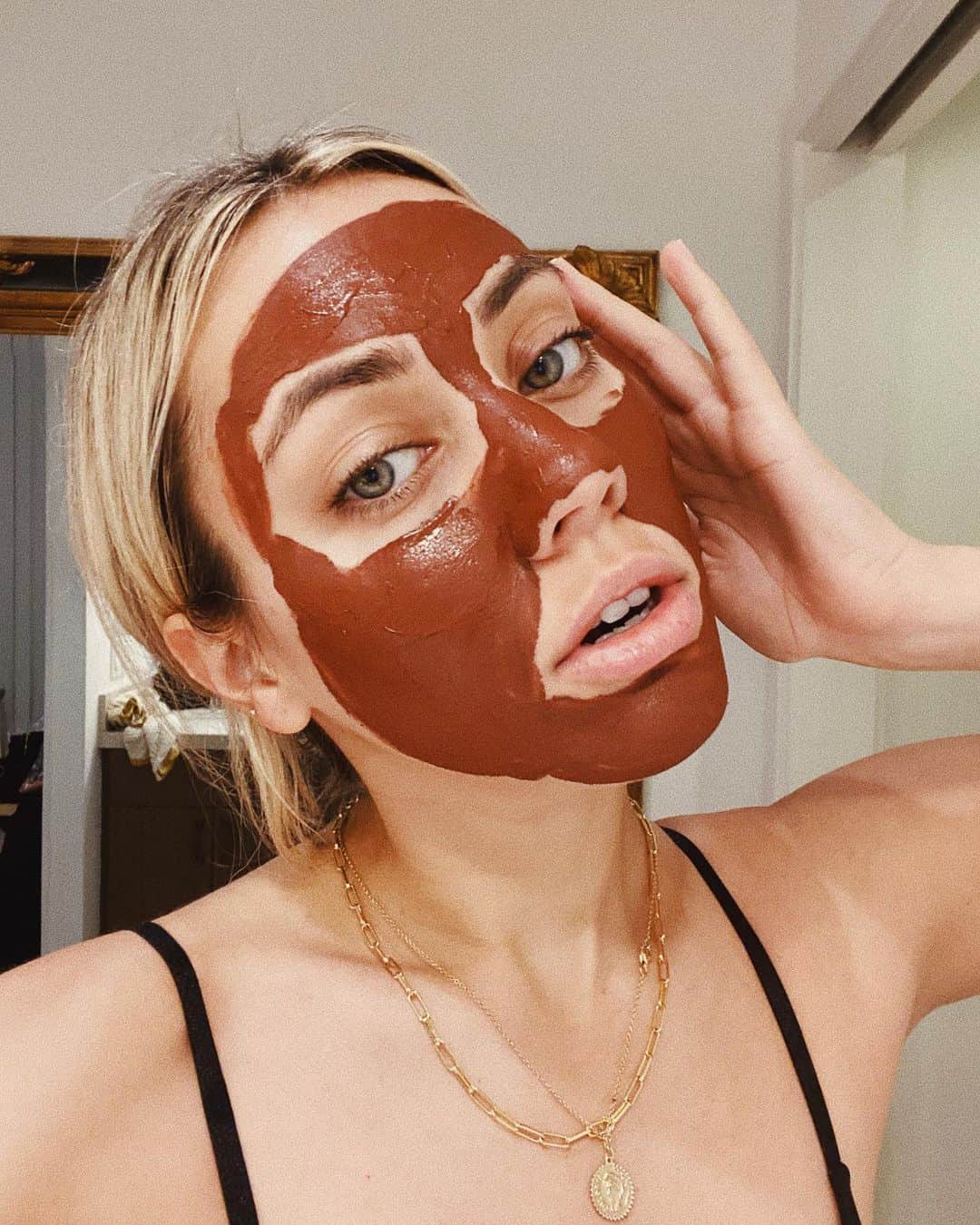 Camden Scottのインスタグラム：「Detoxing my skin and life for 2020」
