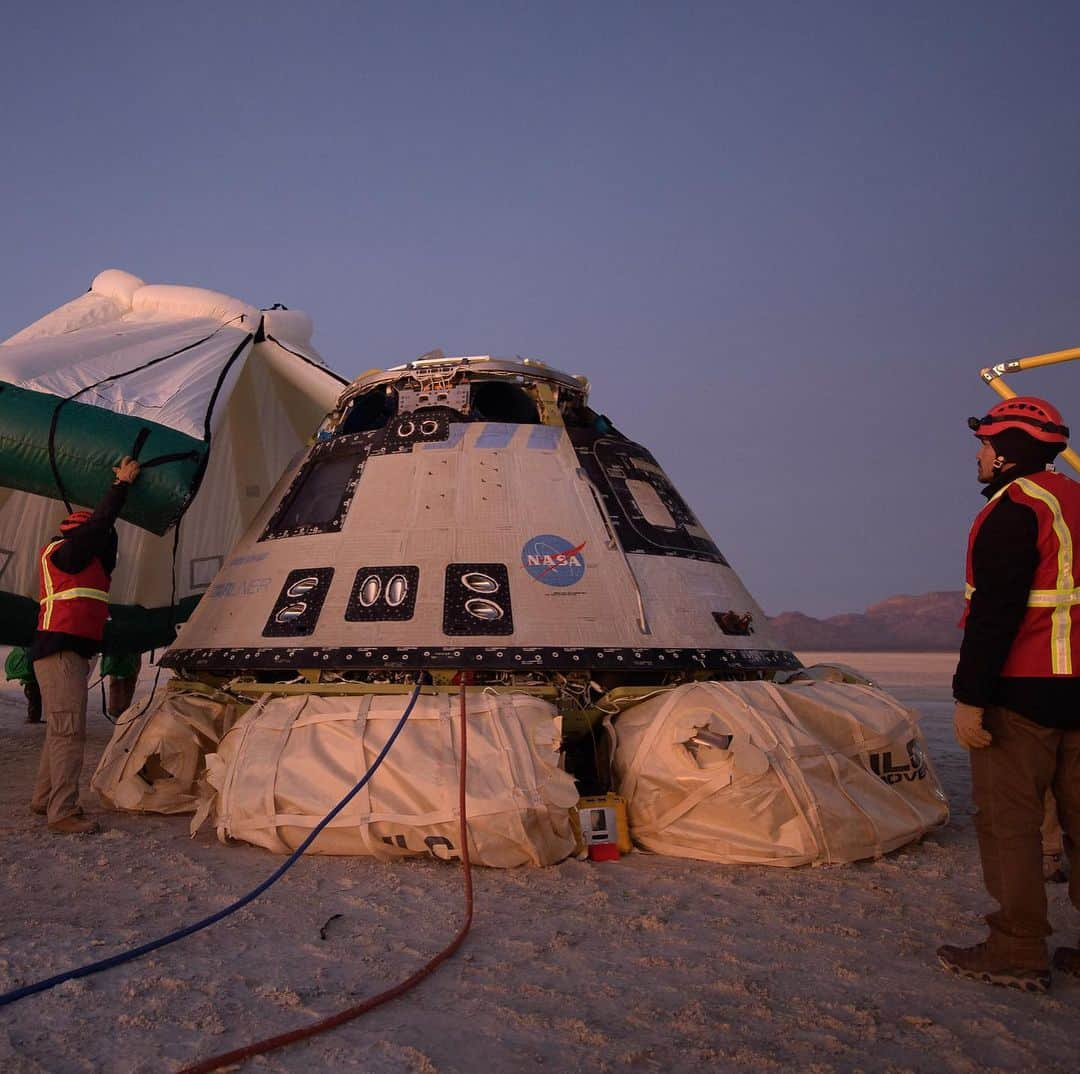 NASAさんのインスタグラム写真 - (NASAInstagram)「Welcome home, #Starliner! ✨⁣⁣ ⁣⁣ @Boeing's CST-100 Starliner spacecraft safely completed the first touchdown on land of a human-rated capsule in U.S. history at White Sands Missile Range in New Mexico on Sunday, Dec. 22, 2019, at 7:58 a.m. EST.⁣⁣ ⁣⁣ Following a successful pre-dawn launch out of Cape Canaveral, Florida, on Dec. 20 aboard a @ulalaunch Atlas V rocket, Starliner did not reach its planned orbit and could not dock with the @iss. Teams worked to preserve its fuel for a return to Earth. Despite this, the uncrewed capsule successfully met the majority of its test objectives on its first orbital flight test, including checking propulsion systems, verifying space-to-space communications and validating life support systems for future crews.⁣⁣ ⁣⁣ Boeing is a partner in our Commercial Crew Program that works with American aerospace companies to send astronauts to the space station, allowing NASA to use resources to explore far destinations like the Moon and beyond. For more info about the Orbital Flight Test, check out the link in our bio.⁣⁣ ⁣ Photo credits: NASA/Aubrey Gemignani/Bill Ingalls/Joel Kowsky⁣ ⁣ #Boeing #NASA #OFT #space」12月23日 2時47分 - nasa