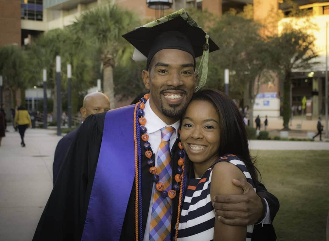 クリスチャン・テイラーさんのインスタグラム写真 - (クリスチャン・テイラーInstagram)「🔹️It's great to be a Florida Gator, ALUMNI! 🐊Thank you all for making this day so special.🔸️Thank you @ufhhp for being so supportive of my journey off and on the track. Proud to represent the Gator Nation and @gatorstf all around the world. Special thank you to Tim Aydt for being the most incredible academic advisor and friend. From meeting you on my official visit through today, you have always spoken so much life into me and I can never thank you enough for always having my back. You have made a life dream of mine come true.🙏🏽 • • • #alumni #10yearchallenge #itsgreatUF #mostwonderfultimeoftheyear #trackandfield #proudGator #bleedorangeandblue」12月23日 2時50分 - taylored2jump