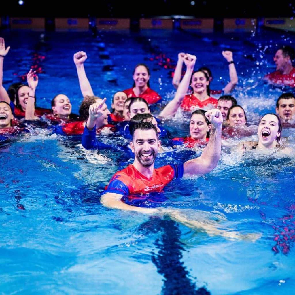 フローラン・マナドゥさんのインスタグラム写真 - (フローラン・マナドゥInstagram)「Thanks for this @iswimleague, incredible night with my team @energystandard  I’m definitely happy to be back in the pool for this kind of moments, a year ago I was watching you guys racing and now I’m a part of this world one more time 😘  First ISL champions  What a end 😍」12月23日 2時55分 - florentmanaudou