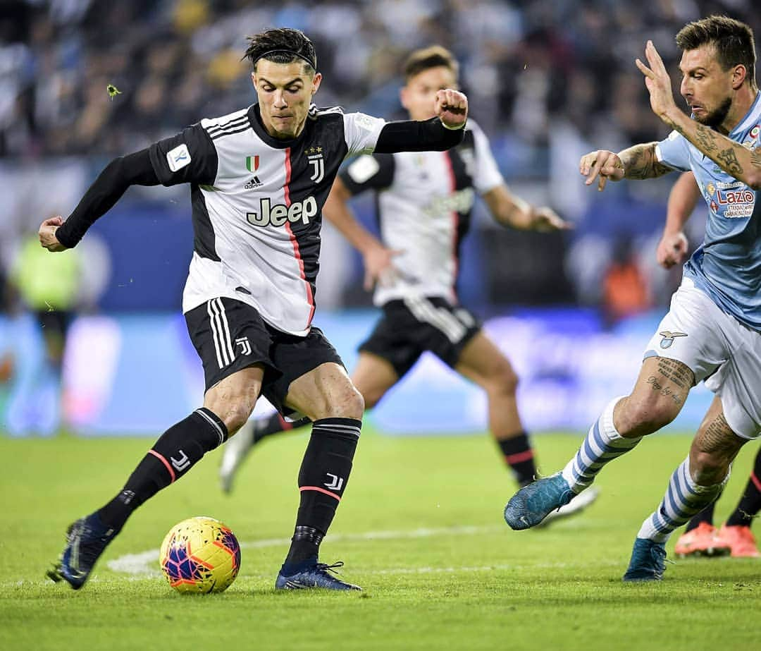 ユヴェントスFCさんのインスタグラム写真 - (ユヴェントスFCInstagram)「COME ON LADS! ⚪⚫ #FinoAllaFine #SupercoppaItaliana #JuveLazio #ForzaJuve」12月23日 3時19分 - juventus