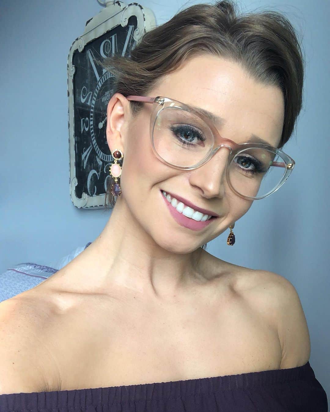カーステン・ムーア＝タワーズのインスタグラム：「Procrastination station 🤳🏼」