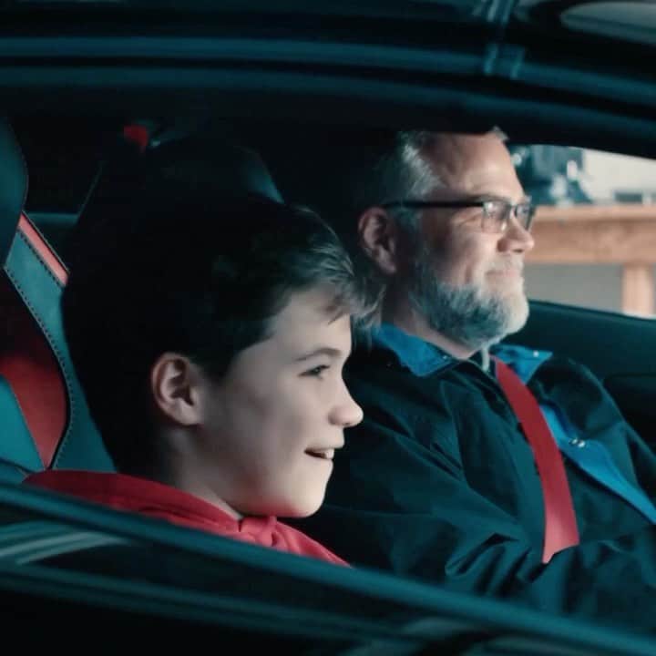 ランボルギーニのインスタグラム：「Passion is what makes dreams come true. Love turns them into a true story. Merry Christmas, Lamborghini Real Lovers!  Watch the long version video on our YouTube channel.  #Lamborghini #LamborghiniRealLover #MerryChristmas」