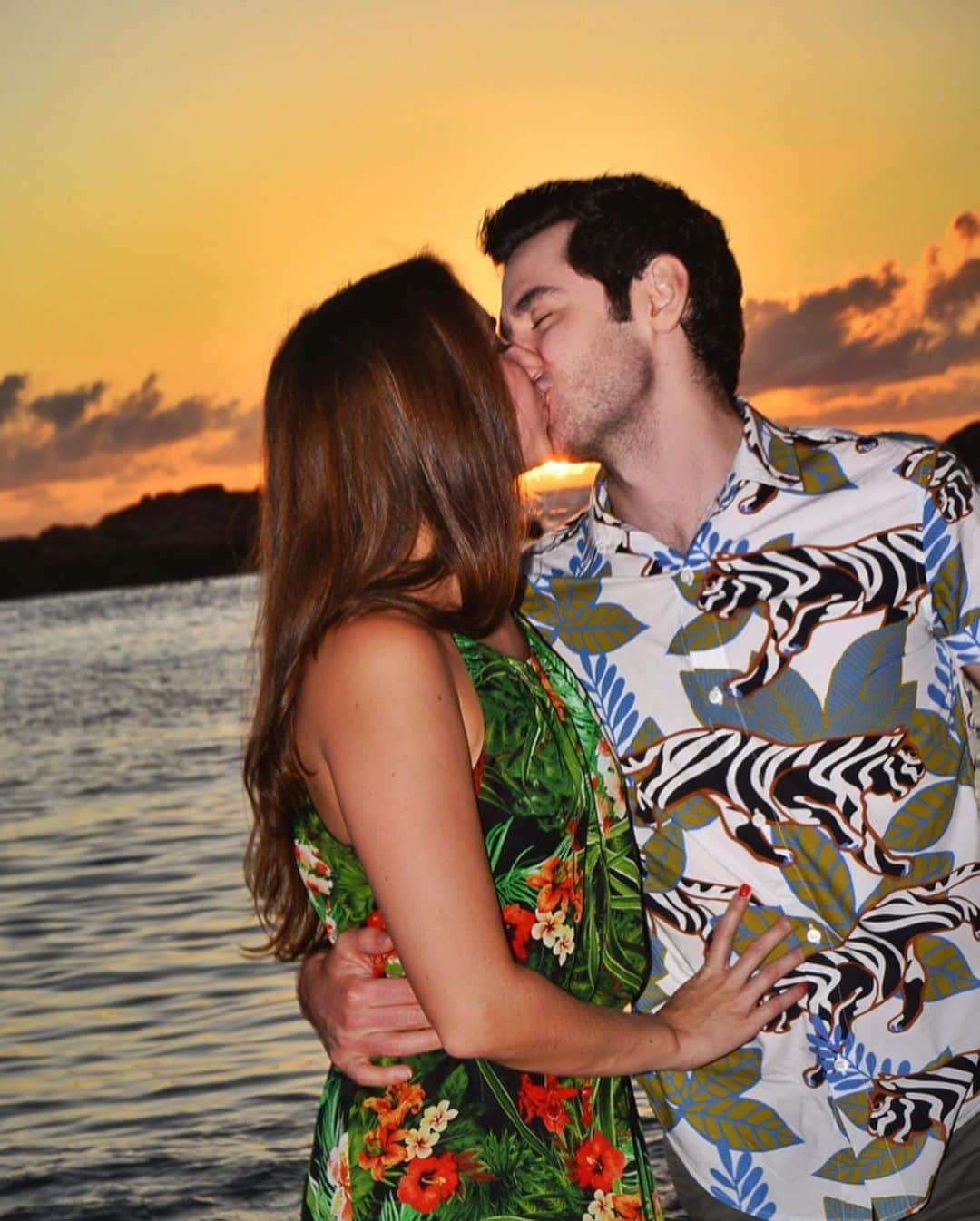 ブレンダン・ロビンソンさんのインスタグラム写真 - (ブレンダン・ロビンソンInstagram)「#Magic at sunset ❤️😘🥰 . . . #sunset #beach #couplegoals #romantic #love #iloveyou」12月23日 3時56分 - brendanrobinson