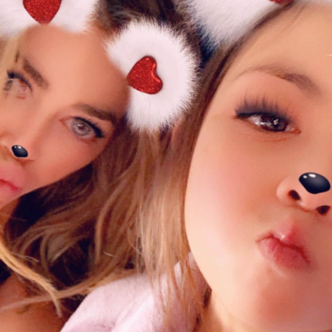 デニス・リチャーズさんのインスタグラム写真 - (デニス・リチャーズInstagram)「Luv bug Eloise loves the fun filters😂」12月23日 4時20分 - deniserichards