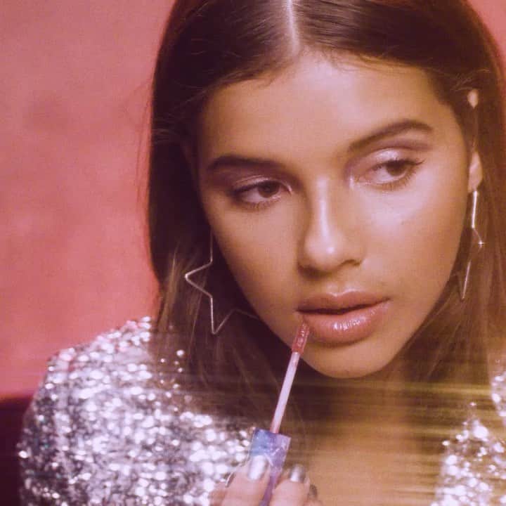 Smashboxのインスタグラム：「A party look without sparkly lipgloss is like holiday season without Christmas lights. It's pretty much impossible. ✨🎄」