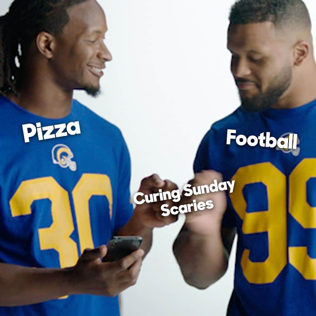 Pizza Hutさんのインスタグラム写真 - (Pizza HutInstagram)「NFL Sundays do hit different.」12月23日 4時30分 - pizzahut