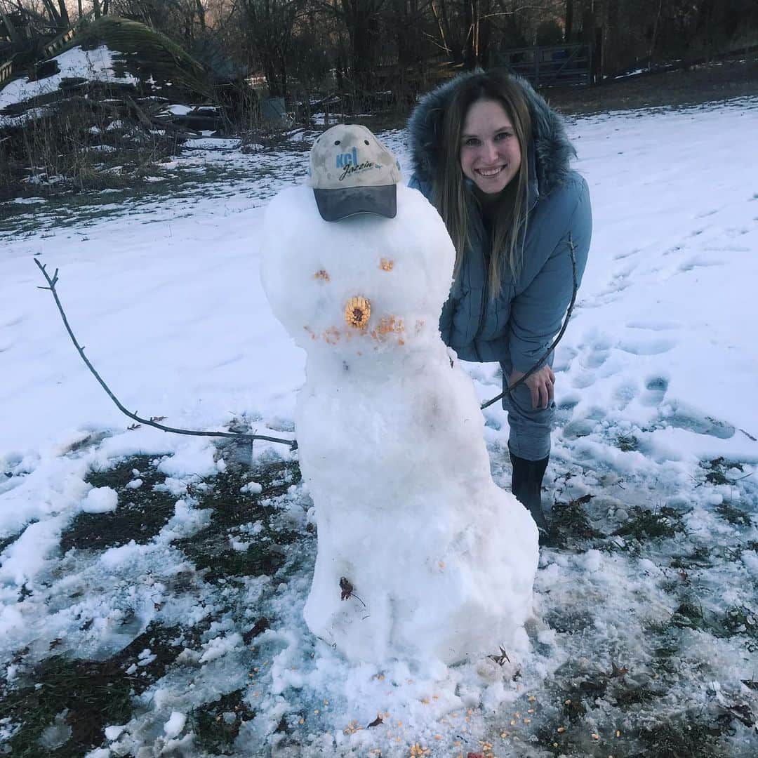 ブレナ・ダウエルのインスタグラム：「Do you wanna build a snowman? ⛄️」