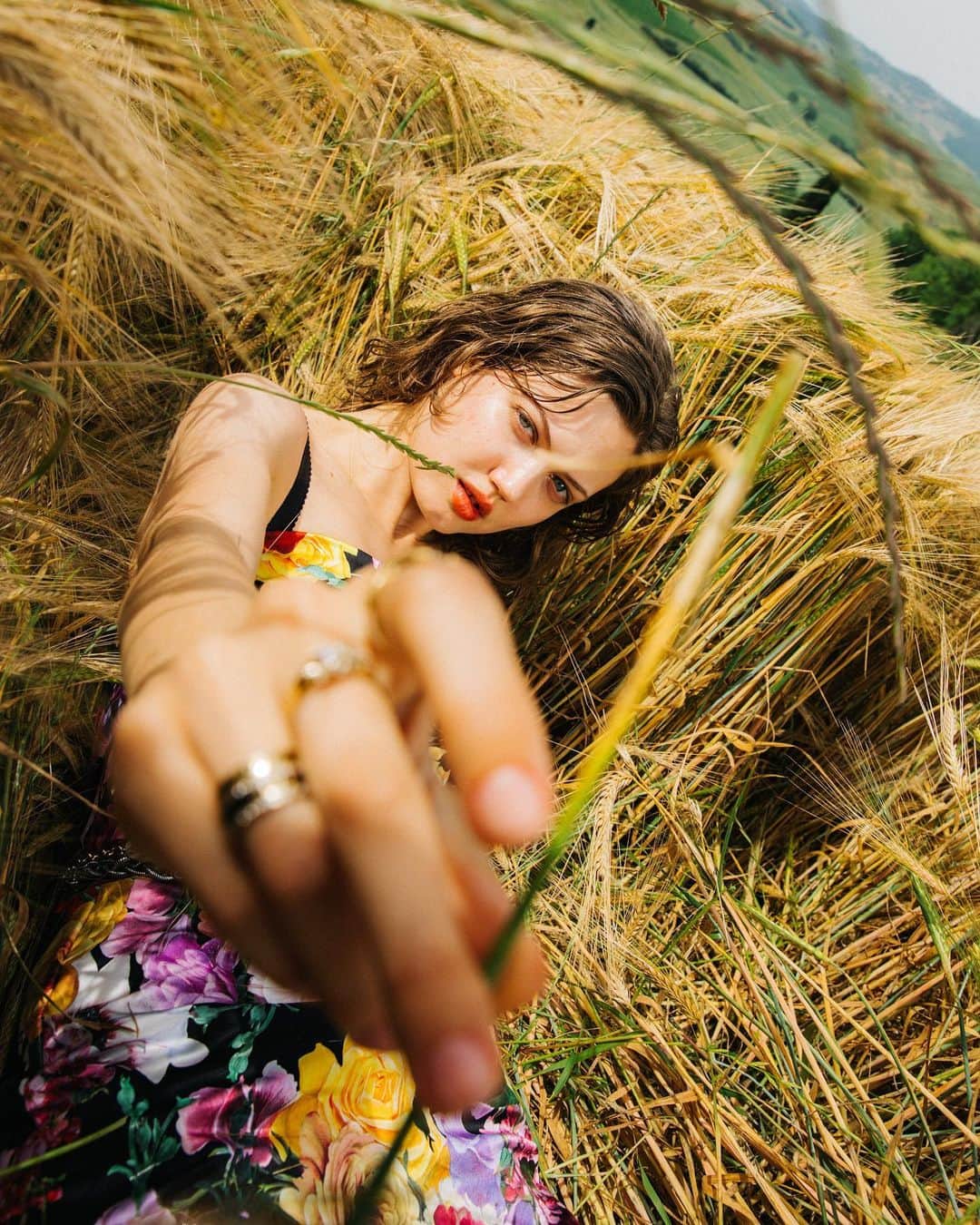 のインスタグラム：「@lindseywixson back in Italy for @elleusa」