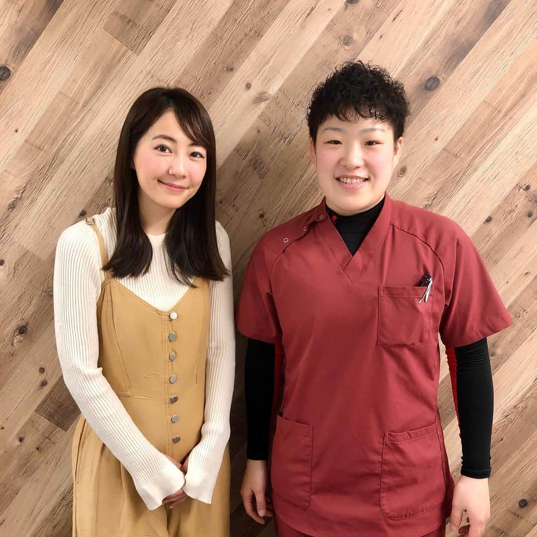 うえむらちかのインスタグラム：「世界のトップアスリートも通う﻿ ﻿ 📍#アネシス整骨院 @anesisu0118﻿ ﻿ に行ってきました💆‍♀️﻿ ﻿ アネシス整骨院は女性院長さんが施術を行なってくれるので、ゆったりと寝ながら安心して全ての身を委ねました笑﻿ ﻿ 私が受けたのは骨盤の歪みを治す治療と #頭蓋骨矯正 🙋‍♀️﻿ ﻿ 顔の歪みが前から気になっていたのですが﻿ 顔だけじゃなく身体の歪みから全ては繋がっているというが正に目から鱗でした👀❣️﻿ しかもオリジナル手法による治療で直後から効果を実感できたのが凄い✨﻿ ﻿ もちろん一度で治すものではないので﻿ 何回か通って卒院を先生と共に目指していきたいと思います🙆‍♀️﻿ ﻿ ﻿ さらに予約すると﻿ マッチョ先生 @ishino.volcano.y による﻿ #美容鍼 治療もアネシス整骨院さんで併せて受けることができるので、体格と反比例するかのような繊細な鍼さばきを是非体感してみてください🏋️‍♀️﻿ （全然痛くないよっ）﻿ ﻿ ﻿ 住所：東京都港区芝大門1-15-10吉實ビル3階﻿ 電車：浜松町駅3分、大門駅1分﻿ https://anesis-kotsuban.com/zakotsu/﻿ ﻿ このインスタをご提示になった方は回数券が20%オフでご利用できます✨﻿ ﻿ #整骨院 #整体 #美容 #美容好きな人と繋がりたい﻿ #ad #sponsored #body﻿ #骨盤矯正 #整体 #鍼治療」