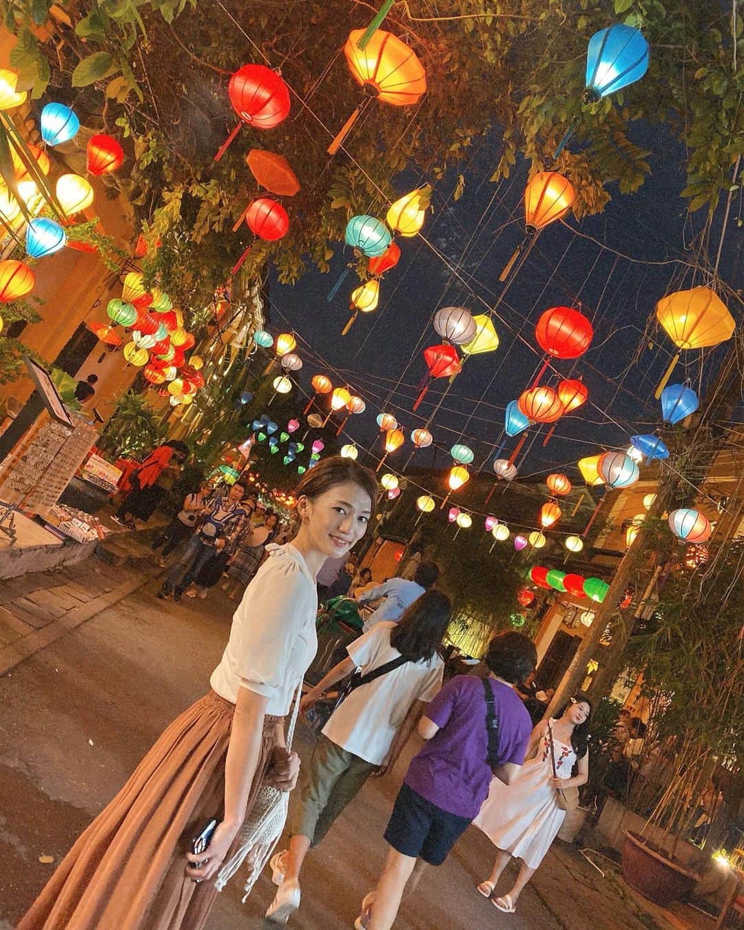 戸崎奈津さんのインスタグラム写真 - (戸崎奈津Instagram)「📍 Hoi An, city of lanterns 🏮✨﻿ ﻿  the yellow city of Vietnam❣ . . ﻿ #ベトナム﻿ #ホイアン ﻿ #ダナン﻿ #ランタン﻿ #Hoian﻿ #lanterns﻿ #Vietnam﻿ #Danang﻿ #ランタンの街﻿ #trip﻿ #女子旅﻿ @vietjetjapan #natsu_trip🌸」12月23日 15時01分 - naa_tsu0827
