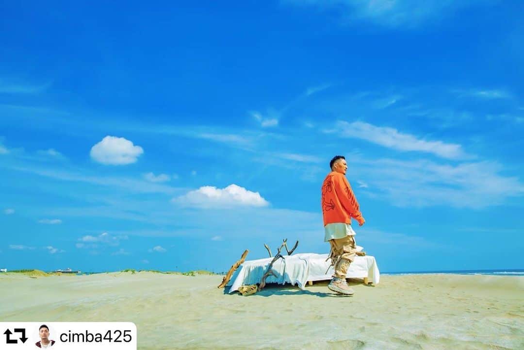 TOMO のインスタグラム：「#photography #shootbyme #repost @cimba425 ・・・ 50000フォローありがとう👼🏽 「セミダブル feat. CREAM」リリースまであと3日🔥🔥🔥 📷 @iam_whyte  #cimba #セミダブル #cream」