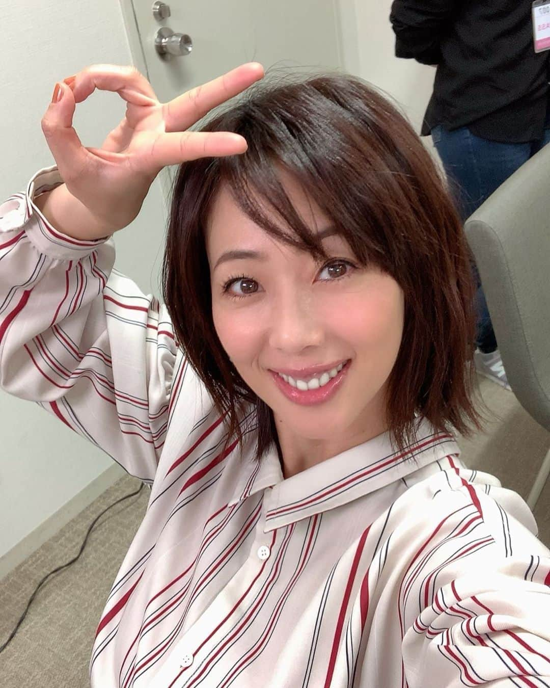 井上和香さんのインスタグラム写真 - (井上和香Instagram)「. 大阪から帰ってきて、これから生放送に出ます！ 15時40分〜 テレビ東京『よじごじDays 』✨ よかったら観てくださいね〜🥰 . #準備完了 #これから生放送 #よじごじDays  #テレビ東京 #ギリギリの告知でごめんね」12月23日 15時16分 - inoue_waka