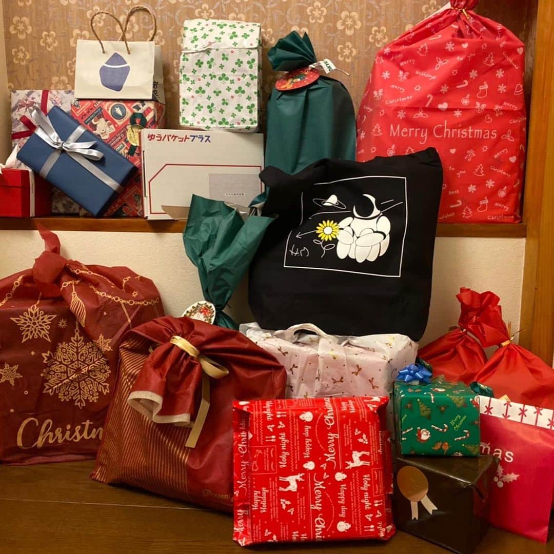 荒木宏文さんのインスタグラム写真 - (荒木宏文Instagram)「年内ラストなので食事に参加。 感想は…「凄かった！w」 #クリスマス #フライングパーティ🎄」12月23日 15時29分 - araki_hiro0614
