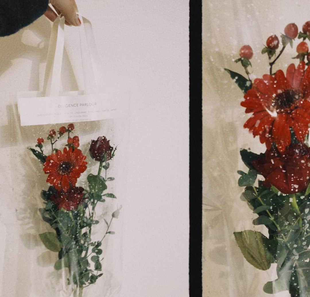 関根祥子さんのインスタグラム写真 - (関根祥子Instagram)「お花がいっぱいのお家は帰るのが楽しみ。。。🌹❤️ 12月もう終わっちゃう。」12月23日 15時29分 - mojonail_shokosekine