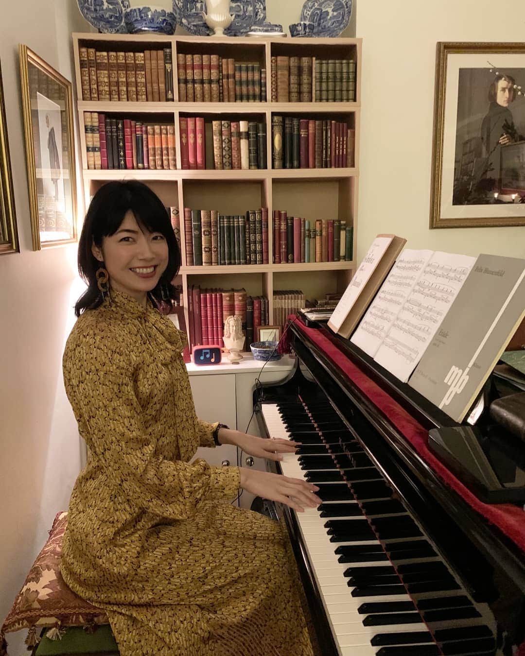 桐島瑞希さんのインスタグラム写真 - (桐島瑞希Instagram)「【もしもピアノが弾けたなら〜🎹✨】 昨晩、素敵なお宅のディナーにお呼ばれしました💗 手作りのディナーをいただき、ＣＤにサインももらった😍💕 #london #ロンドン #ロンドン生活 #ロンドン暮らし #クリスマスディナー #piano #pianist」12月23日 7時01分 - mizkirisiii