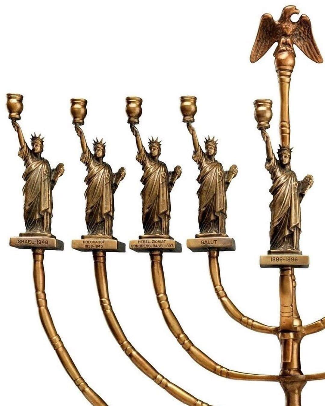 スミソニアン博物館さんのインスタグラム写真 - (スミソニアン博物館Instagram)「Happy first night of #Hanukkah! Those are tiny Statues of Liberty.  Manfred Anson, an immigrant who escaped Nazi Germany, came to the U.S. in the 1960s. Here he amassed THOUSANDS of pieces of memorabilia of the Statue of Liberty, the Liberty Bell and the Capitol. He used them to design a Hanukkah menorah for the centennial of the Statue of Liberty in 1986.  This is one of the first lamps cast, the one that he made for his family, which is now in our @amhistorymuseum. Each statuette has important dates from Jewish history.」12月23日 7時12分 - smithsonian