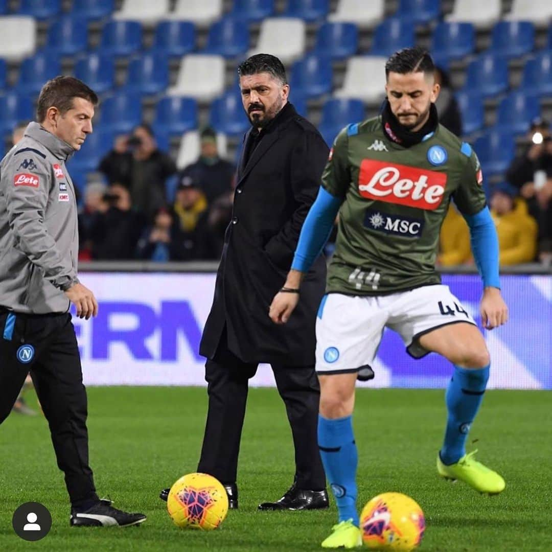 コスタス・マノラスのインスタグラム：「Una vittoria dopo tanto tempo !! Complimenti a tutti e forza Napoli!! Auguri e buone feste a tutti!! 💙💙」