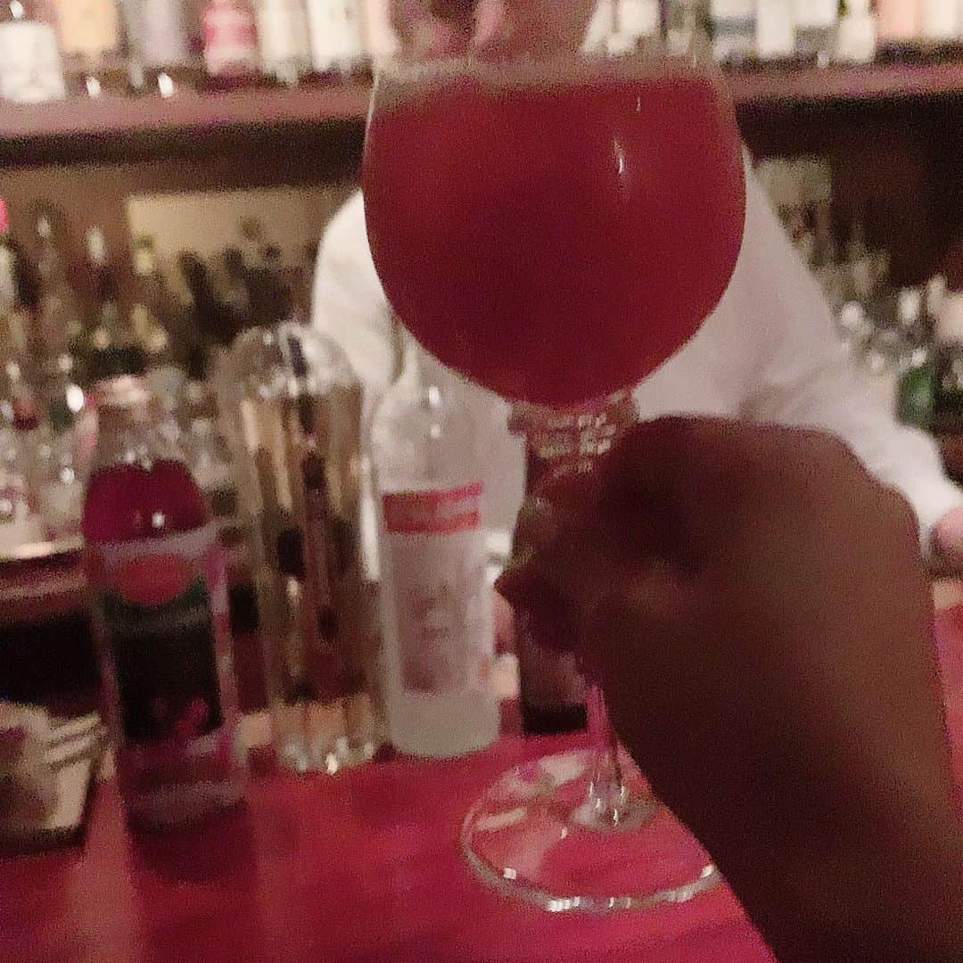SPARAさんのインスタグラム写真 - (SPARAInstagram)「毎年恒例の @theorientalterrace のクリスマスディナー🍽  @tomohiro.maekawa.1029 シェフのお料理は毎回美味しくて綺麗で気分が上がる♡ 私たちの席だけ皆すぐ飲んじゃうからお酒が足りない足りない。 案の定その後3軒もはしご。 いつも行く @wine_bar_wa の2周年だったからお祝いに♡ 生ハムご馳走様でした！ あ！歌もねっ♡  @okubo14  @aym.0125  最後はいつも美味しいフレッシュフルーツのカクテル作ってくれるしゅーちゃんのbarへ♡ いちごのカクテル美味しかった🍓 伊達ちゃんもお疲れの中顔を出してくれて有難う♡ 　@yoshitaka.date  王子様の笑顔に癒されました♡ いつも楽しく付き合ってくれるゆきのちゃん有難う♡ @himeyukino  ノンアルでいつも付き合ってくれる敦子さん有難う♡  @h1122atsuko  年末の街中を甘く見ていたのでタクシー呼んでも2時間来なくて撃沈。昨日は一日中寝不足二日酔いで死んでたら娘が「ママ飲みすぎだよ！」と掃除してくれた♡♡♡ #theorientalterrace鳥善#クリスマスディナー#前川シェフ#伊達ちゃん#いつも有難う#途中久実の店で昔話#ストーリーにアップしたの覚えてない#よくある#娘に怒られる#飲みすぎ#二日酔い#娘は掃除#息子は洗濯物干し#やってくれた#バイト代#1000円取られたけど」12月23日 8時24分 - spara_aco