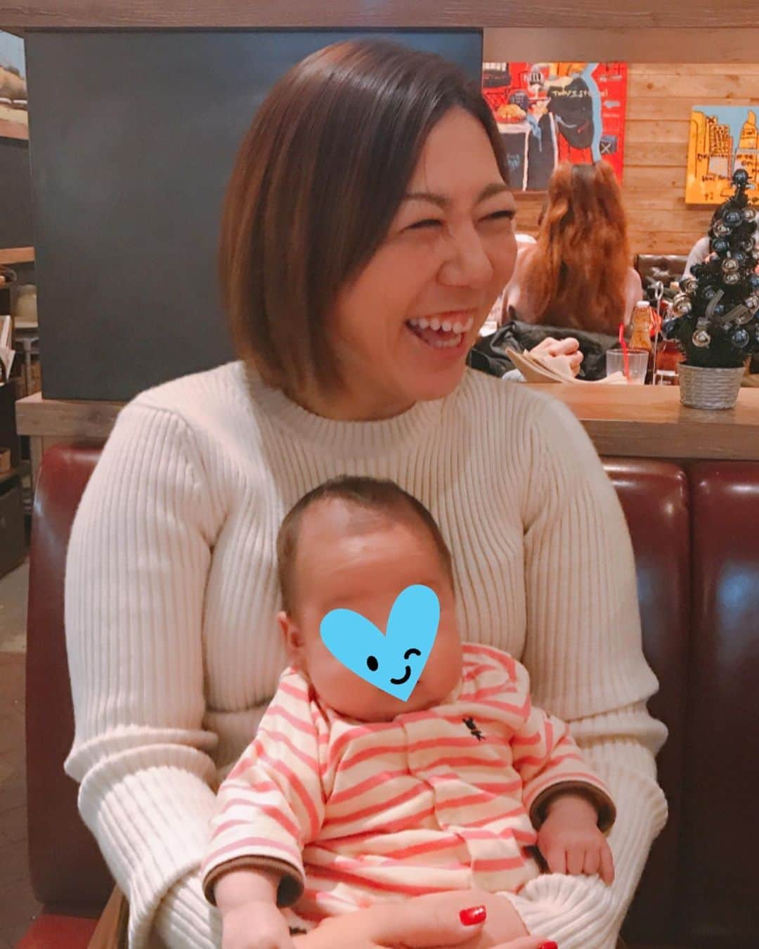 宮里美香さんのインスタグラム写真 - (宮里美香Instagram)「*** 久しぶりに… パパになったしんじと会いました！ 娘の、”かのんちゃん”と、初めてのご対面😍しんじにそっくり！！ めっちゃ可愛いかったなぁ❤️ 弟みたいな存在のしんじが、パパになったのが今でも信じられないです😆 . #久しぶりの再会 #弟的存在 #中学校と高校一緒  #うちなーんちゅ  #富村真治 #パパになりました  #おめでとう #似すぎ  #めっちゃ可愛かった」12月23日 8時32分 - mikamiyazato_official