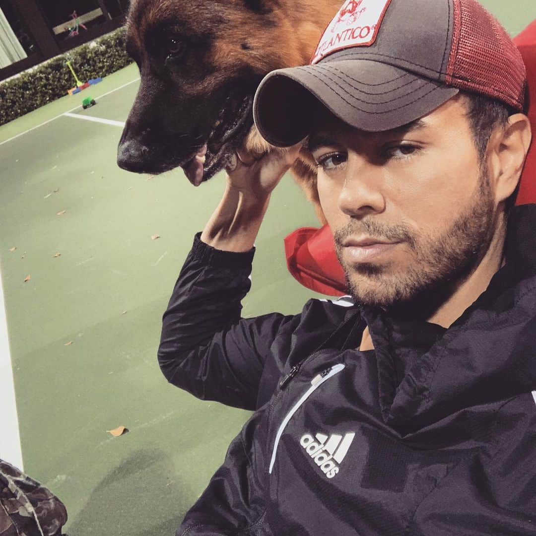 エンリケ・イグレシアスさんのインスタグラム写真 - (エンリケ・イグレシアスInstagram)「👀」12月23日 8時42分 - enriqueiglesias