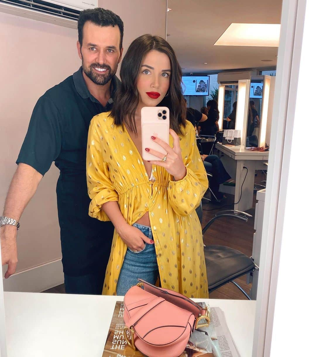 Mariana Sampaioさんのインスタグラム写真 - (Mariana SampaioInstagram)「Cortar o cabelo: um caminho sem volta ❤️ e o melhor é que o @alexmoraeshair se empolga nas minhas ideias, mas sempre respeita minhas vontades! Muito feliz com meu cabelo 100% natural e saudável 💇🏻‍♀️」12月23日 8時35分 - mariana