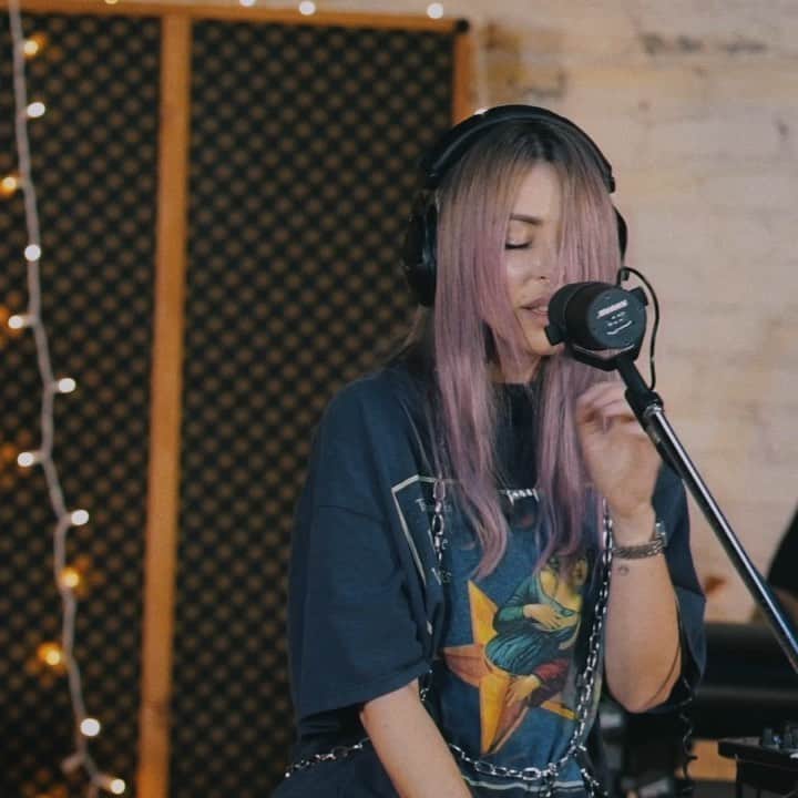 アリソン・ワンダーランドのインスタグラム：「ok I listened to u guys... I have FINALLY put my acoustic version of Peace on Spotify & Apple Music. Love u all. Link in bio」